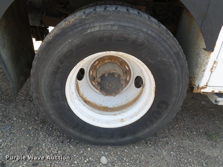 image for item DI5658 2003 Freightliner FL70  utility / service truck