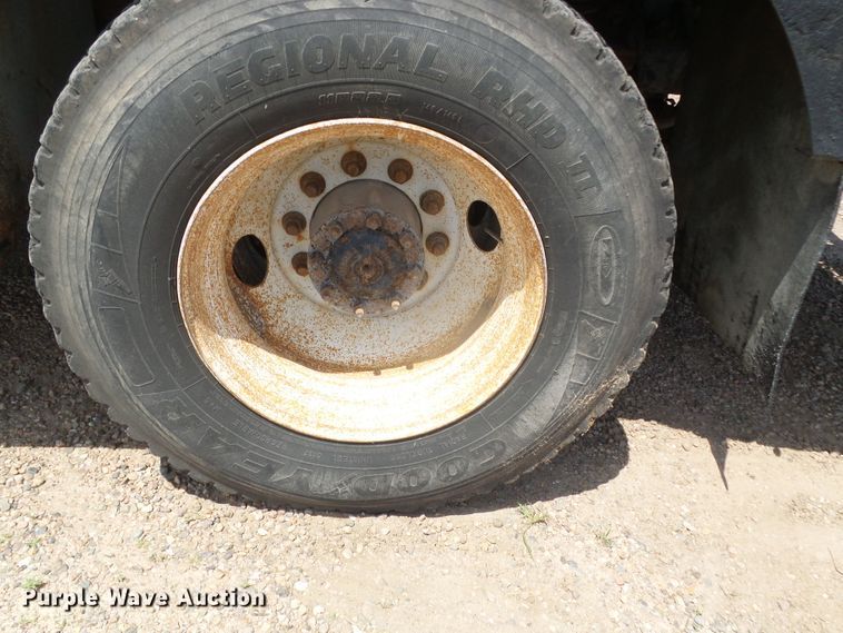 image for item DI5658 2003 Freightliner FL70  utility / service truck