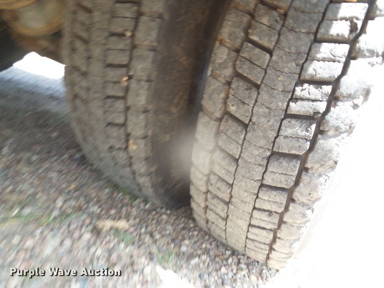 image for item DI5658 2003 Freightliner FL70  utility / service truck