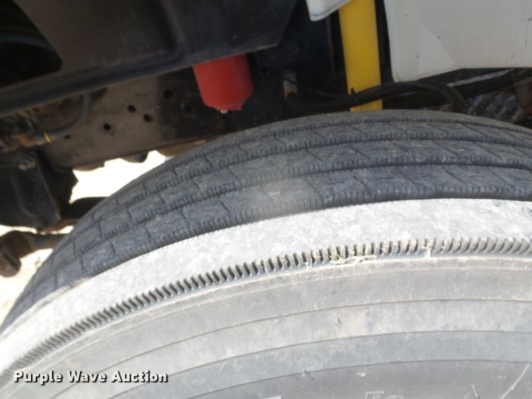 image for item DI5658 2003 Freightliner FL70  utility / service truck