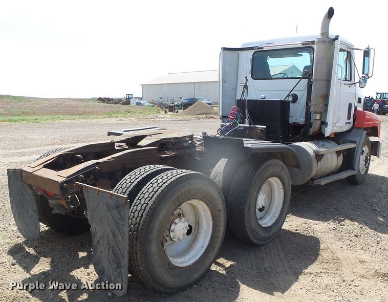 image for item DI5660 2002 Mack CH600  semi truck