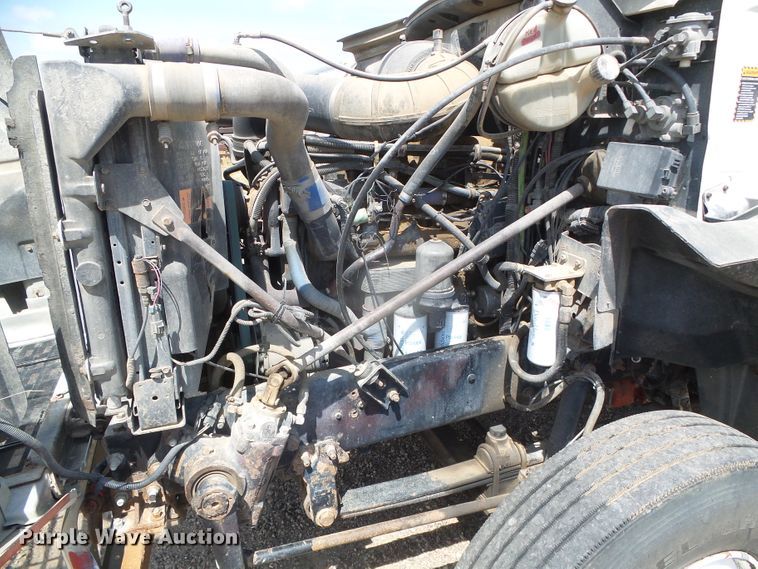 image for item DI5660 2002 Mack CH600  semi truck