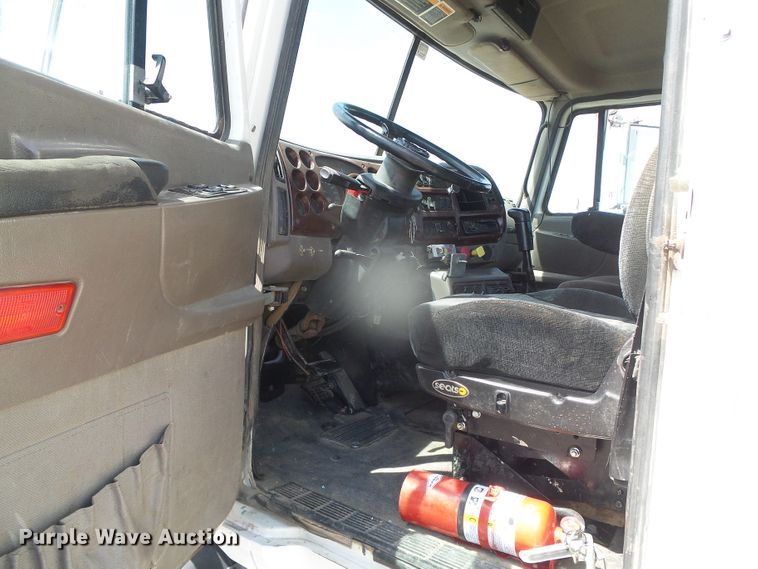 image for item DI5660 2002 Mack CH600  semi truck