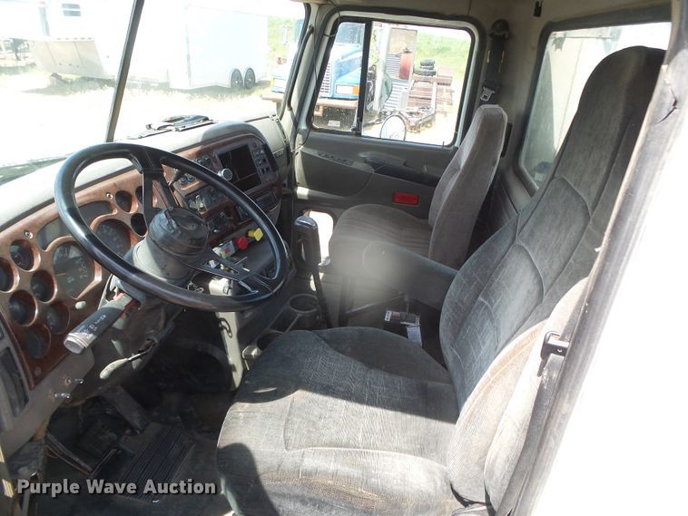 image for item DI5660 2002 Mack CH600  semi truck