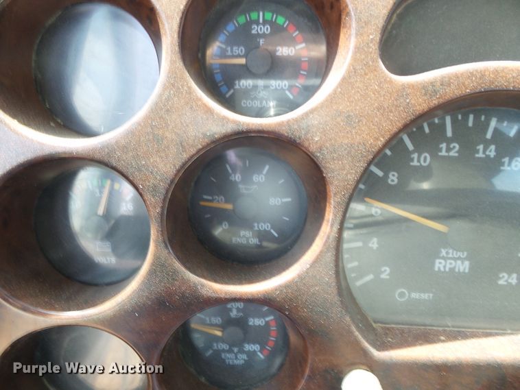 image for item DI5660 2002 Mack CH600  semi truck