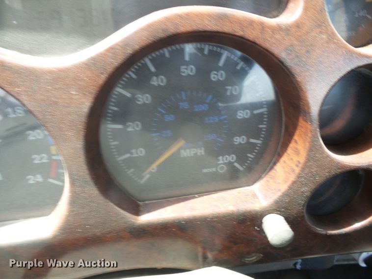 image for item DI5660 2002 Mack CH600  semi truck