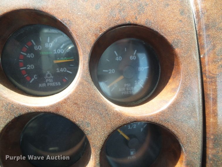 image for item DI5660 2002 Mack CH600  semi truck