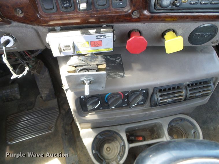 image for item DI5660 2002 Mack CH600  semi truck