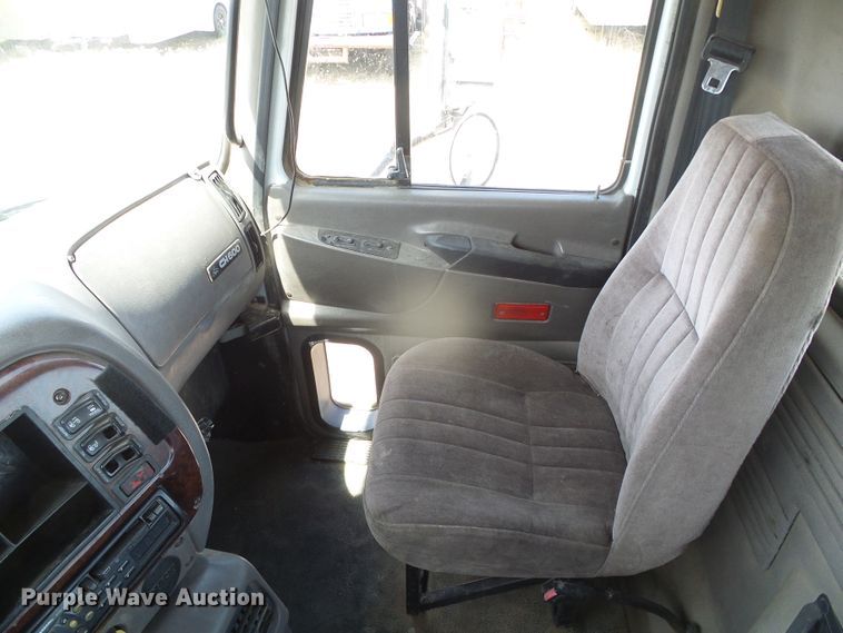 image for item DI5660 2002 Mack CH600  semi truck