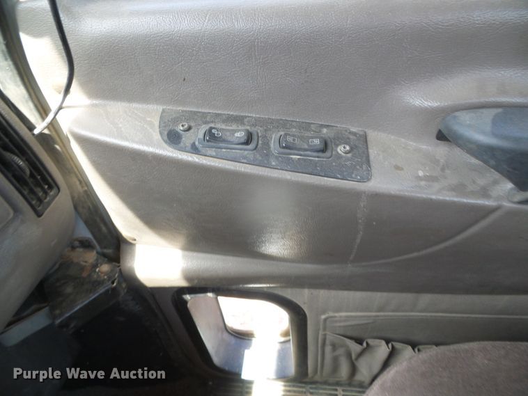 image for item DI5660 2002 Mack CH600  semi truck