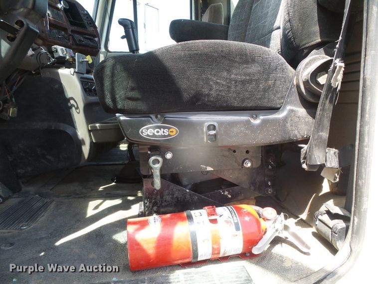 image for item DI5660 2002 Mack CH600  semi truck