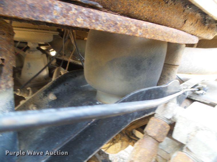 image for item DI5660 2002 Mack CH600  semi truck