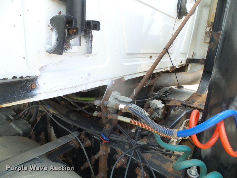 image for item DI5660 2002 Mack CH600  semi truck