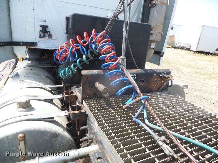 image for item DI5660 2002 Mack CH600  semi truck