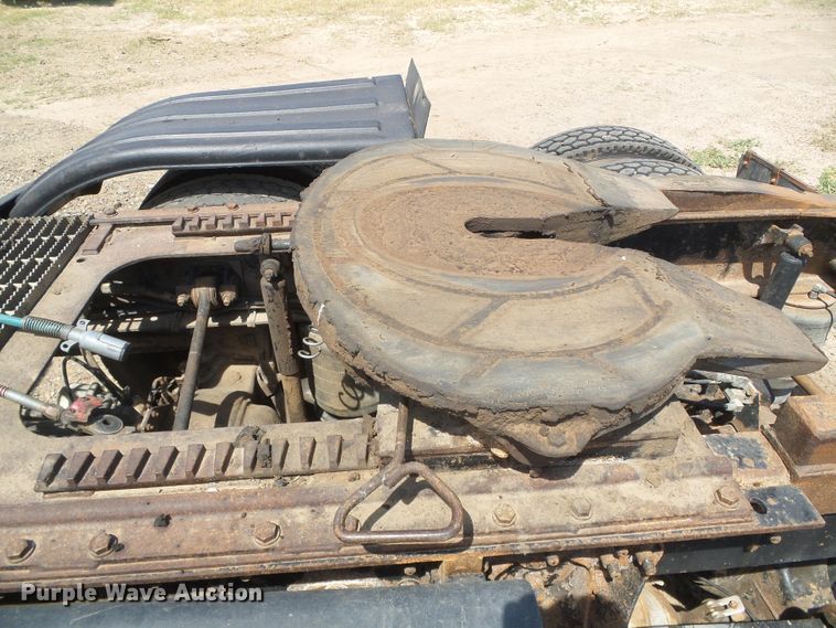 image for item DI5660 2002 Mack CH600  semi truck