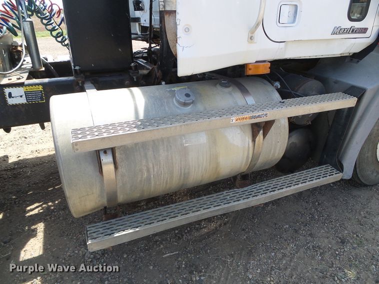 image for item DI5660 2002 Mack CH600  semi truck