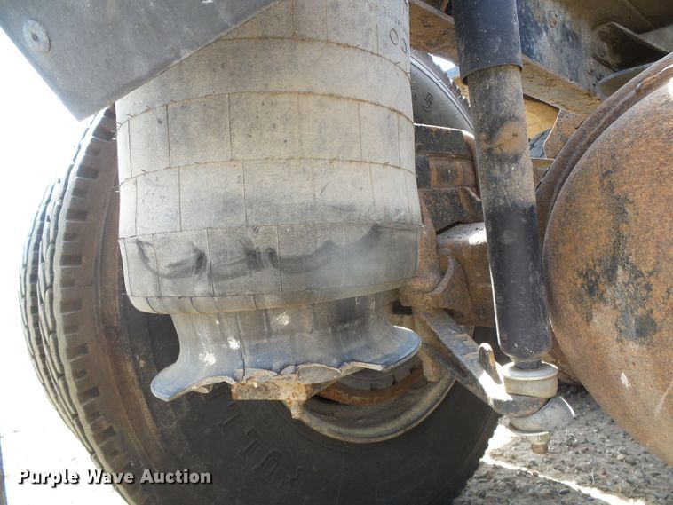 image for item DI5660 2002 Mack CH600  semi truck