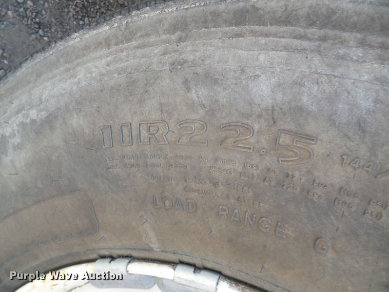 image for item DI5660 2002 Mack CH600  semi truck