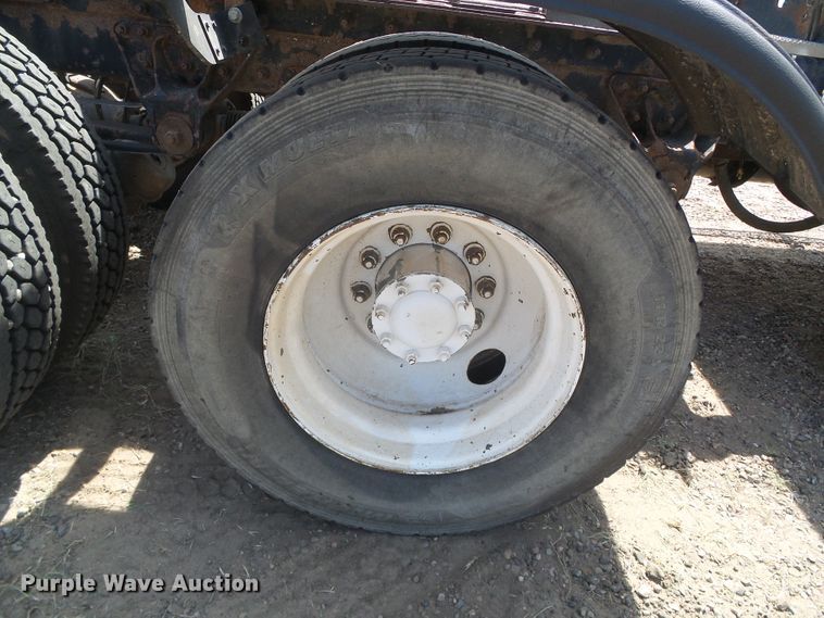 image for item DI5660 2002 Mack CH600  semi truck