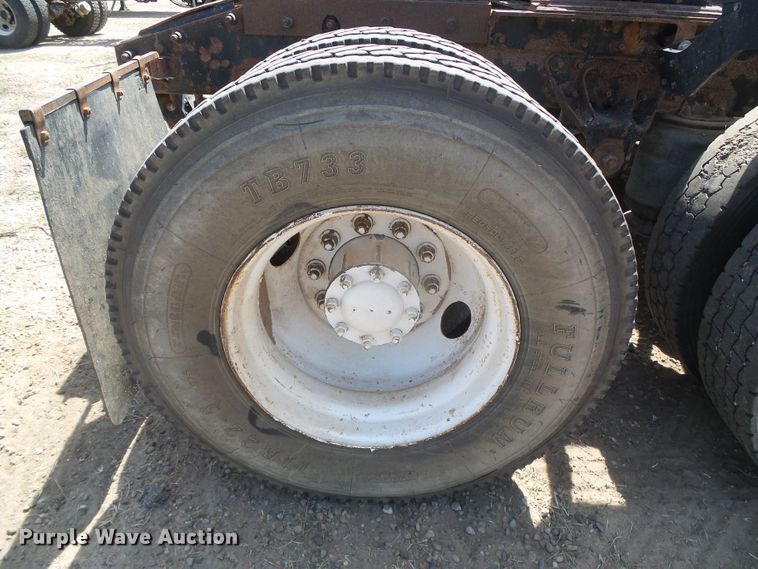 image for item DI5660 2002 Mack CH600  semi truck