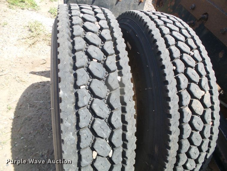 image for item DI5660 2002 Mack CH600  semi truck