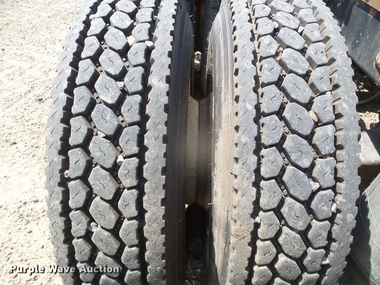 image for item DI5660 2002 Mack CH600  semi truck