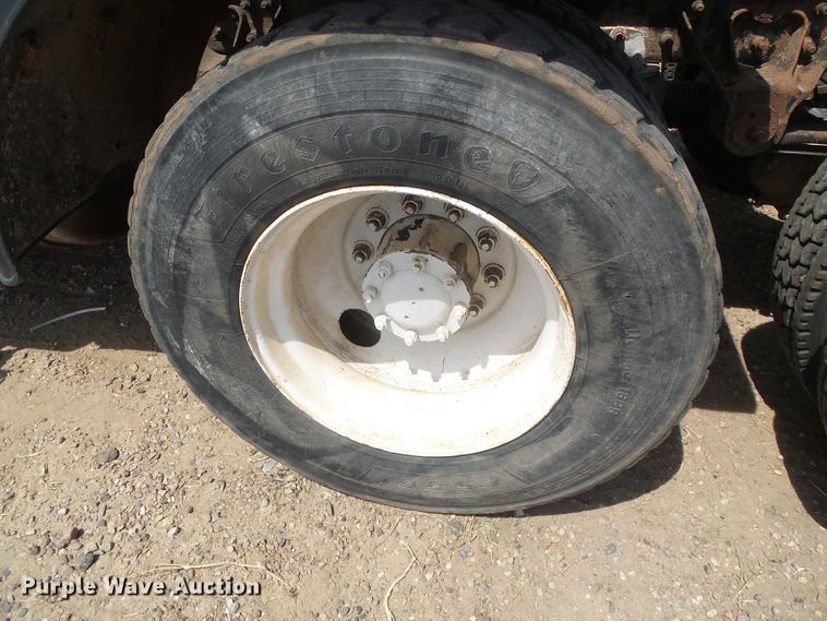 image for item DI5660 2002 Mack CH600  semi truck