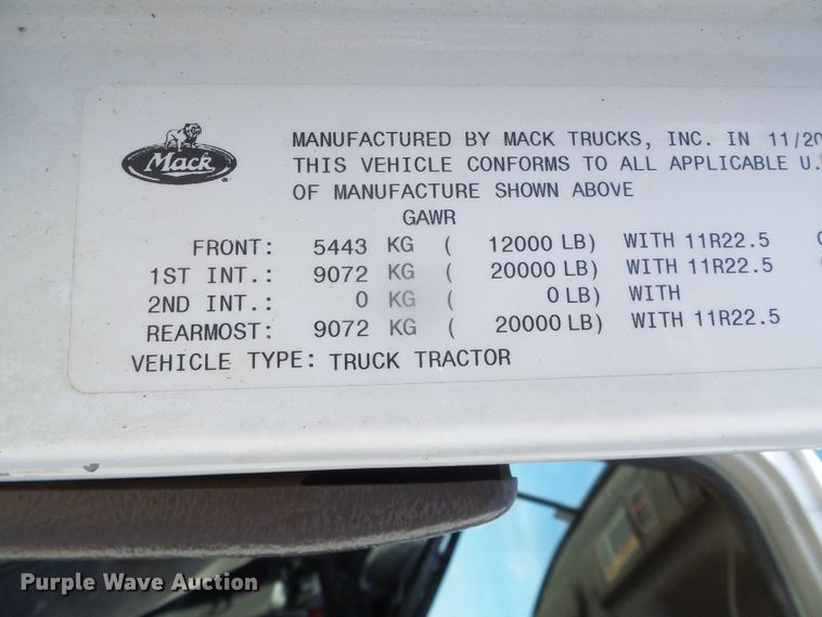 image for item DI5660 2002 Mack CH600  semi truck