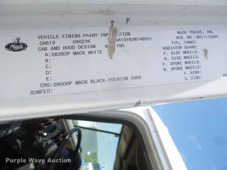 image for item DI5660 2002 Mack CH600  semi truck