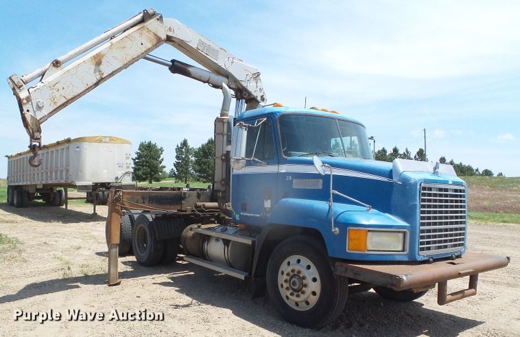 image for item DI5665 1998 Mack CH613  crane truck