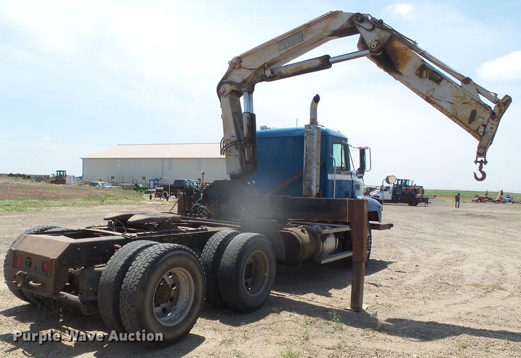 image for item DI5665 1998 Mack CH613  crane truck