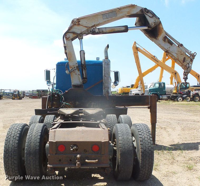 image for item DI5665 1998 Mack CH613  crane truck