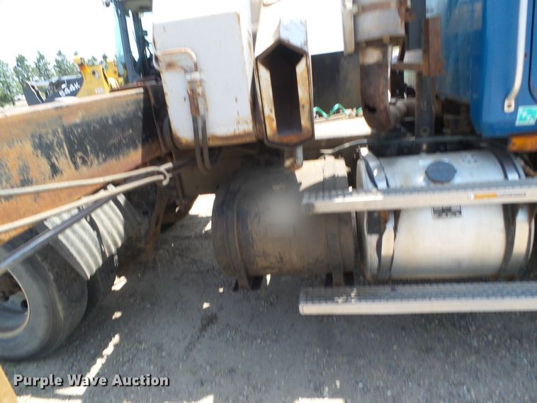 image for item DI5665 1998 Mack CH613  crane truck