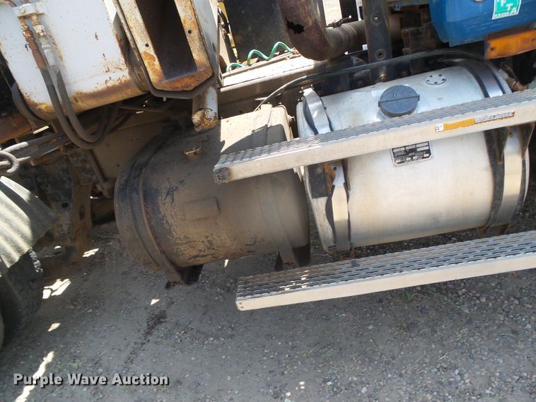 image for item DI5665 1998 Mack CH613  crane truck