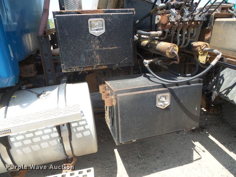 image for item DI5665 1998 Mack CH613  crane truck