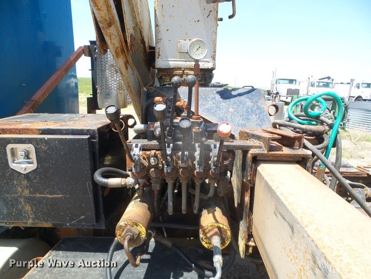 image for item DI5665 1998 Mack CH613  crane truck