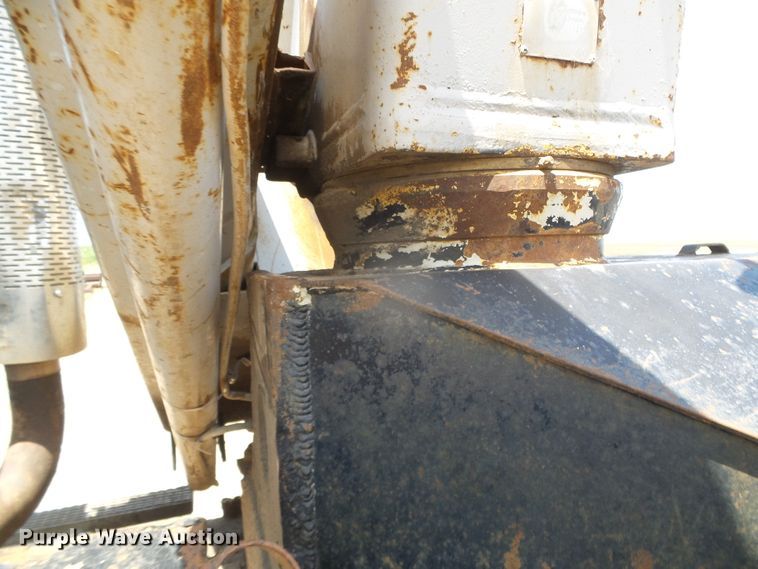 image for item DI5665 1998 Mack CH613  crane truck