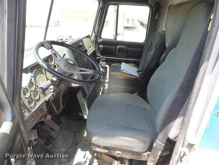 image for item DI5665 1998 Mack CH613  crane truck