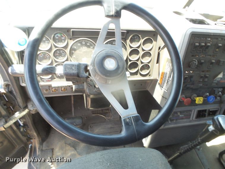 image for item DI5665 1998 Mack CH613  crane truck