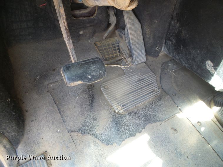 image for item DI5665 1998 Mack CH613  crane truck