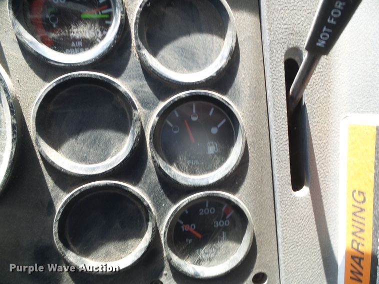 image for item DI5665 1998 Mack CH613  crane truck