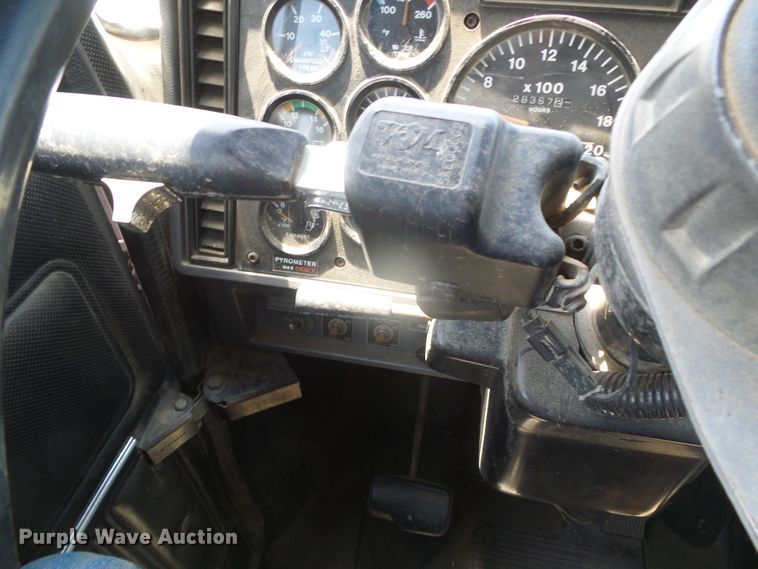 image for item DI5665 1998 Mack CH613  crane truck