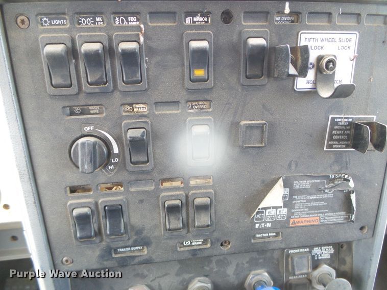 image for item DI5665 1998 Mack CH613  crane truck