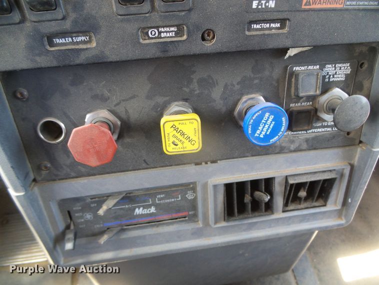 image for item DI5665 1998 Mack CH613  crane truck