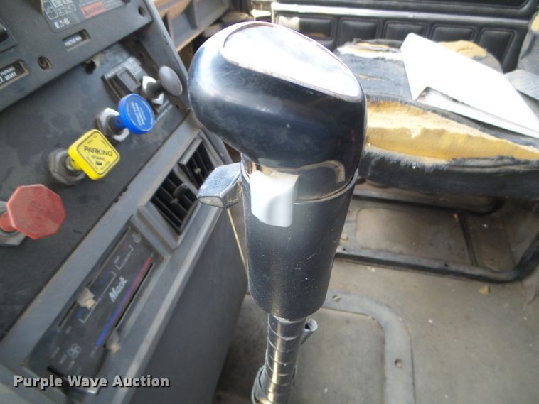 image for item DI5665 1998 Mack CH613  crane truck