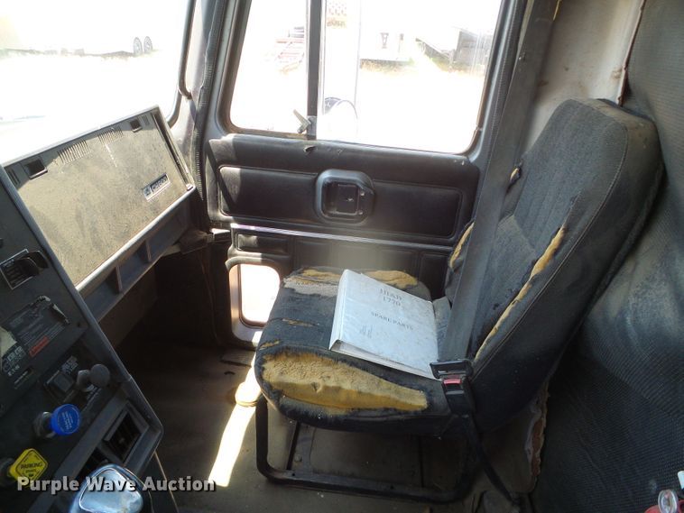 image for item DI5665 1998 Mack CH613  crane truck