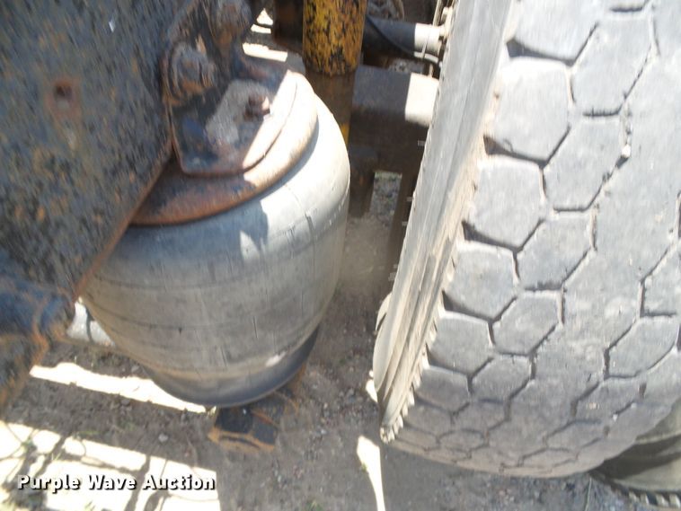 image for item DI5665 1998 Mack CH613  crane truck