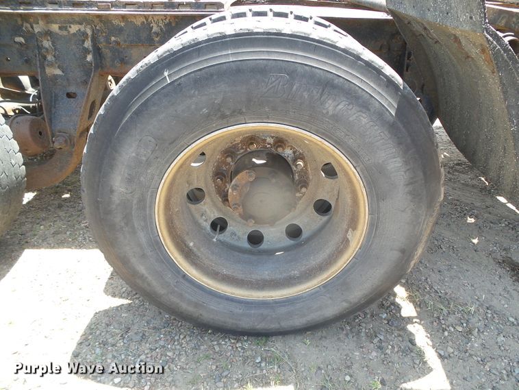 image for item DI5665 1998 Mack CH613  crane truck