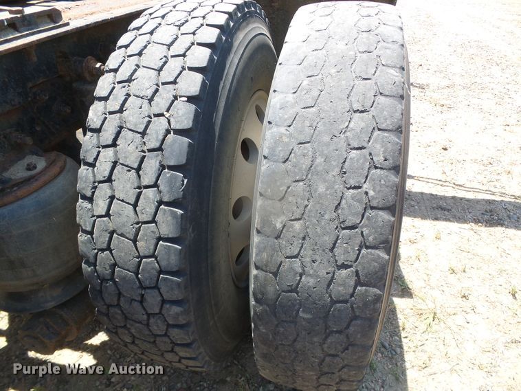 image for item DI5665 1998 Mack CH613  crane truck