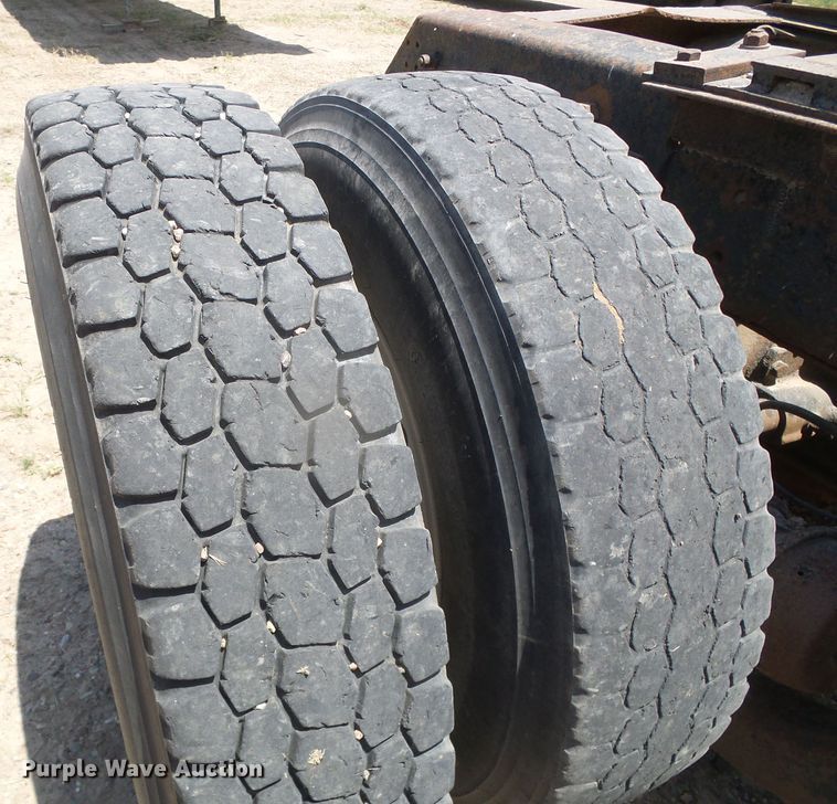 image for item DI5665 1998 Mack CH613  crane truck